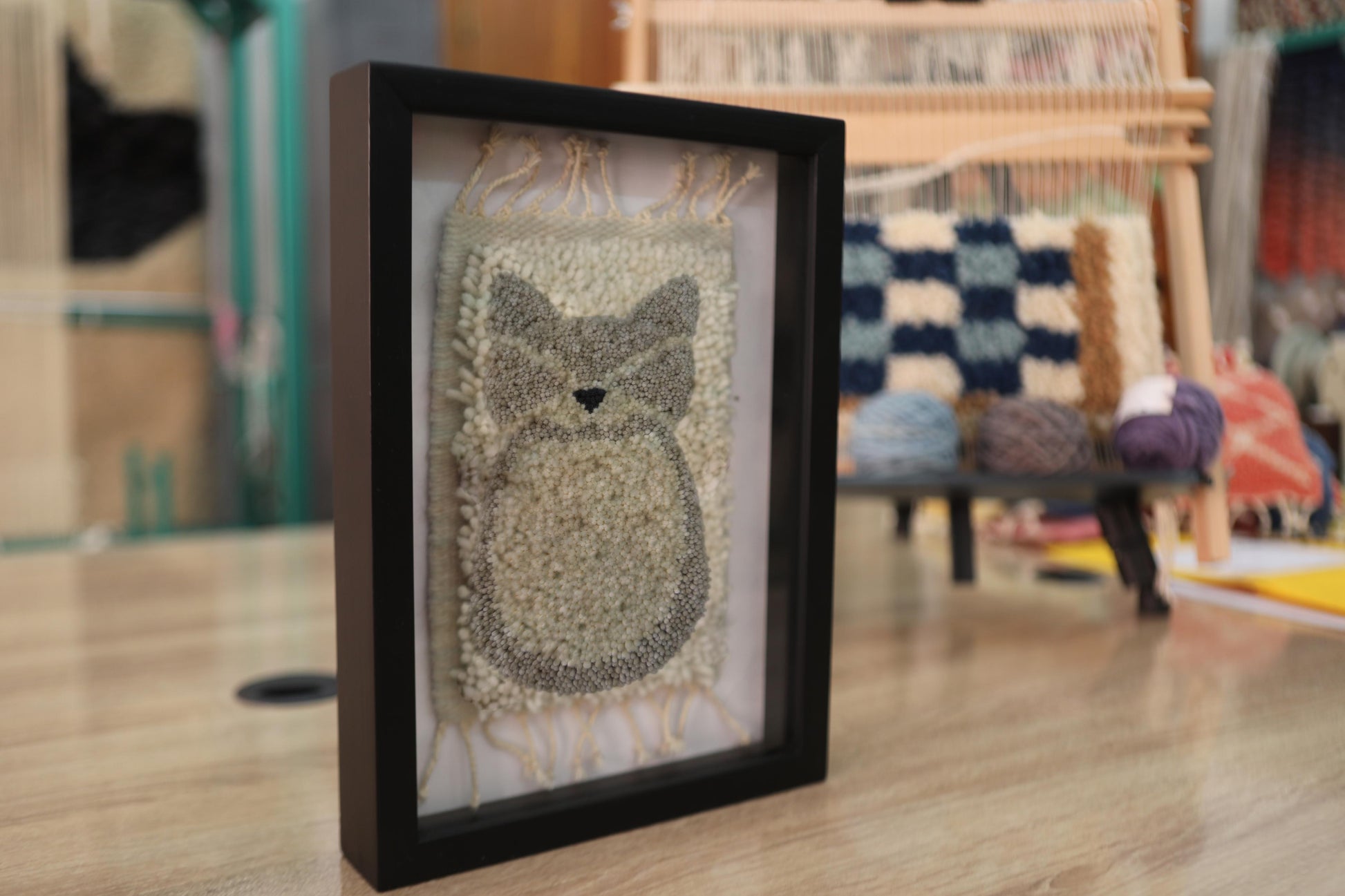 minimalist cat rug, moroccan wall art, hand knotted wool rug, cat tapestry decor, framed neutral rug, knot by knot wall hanging, wool art morocco, small cat rug framed, 25x31 cm cat rug, modern moroccan textile
