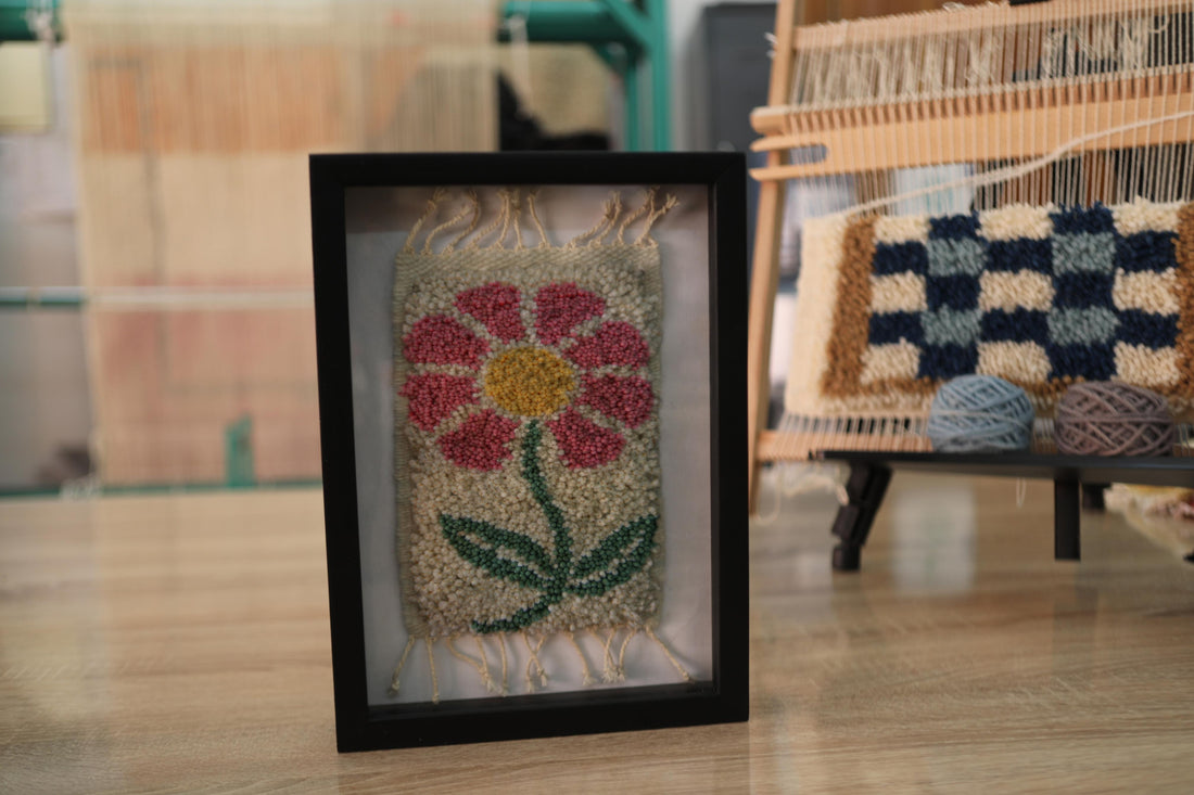 Framed Single Daisy Moroccan Rug Wall Hanging – Hand-Knotted Wool Textile Art (25x31 cm)